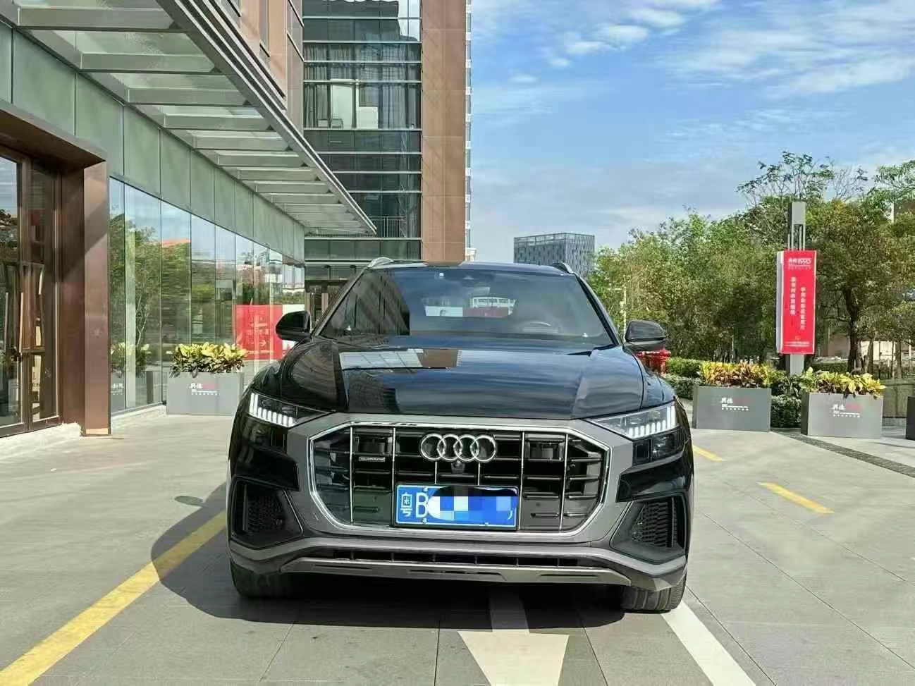 奥迪Q8 55 TFSI 3.0T至尊限量版 2020年上牌 抵押车 背户车 债权车 半价车 带牌永久使用