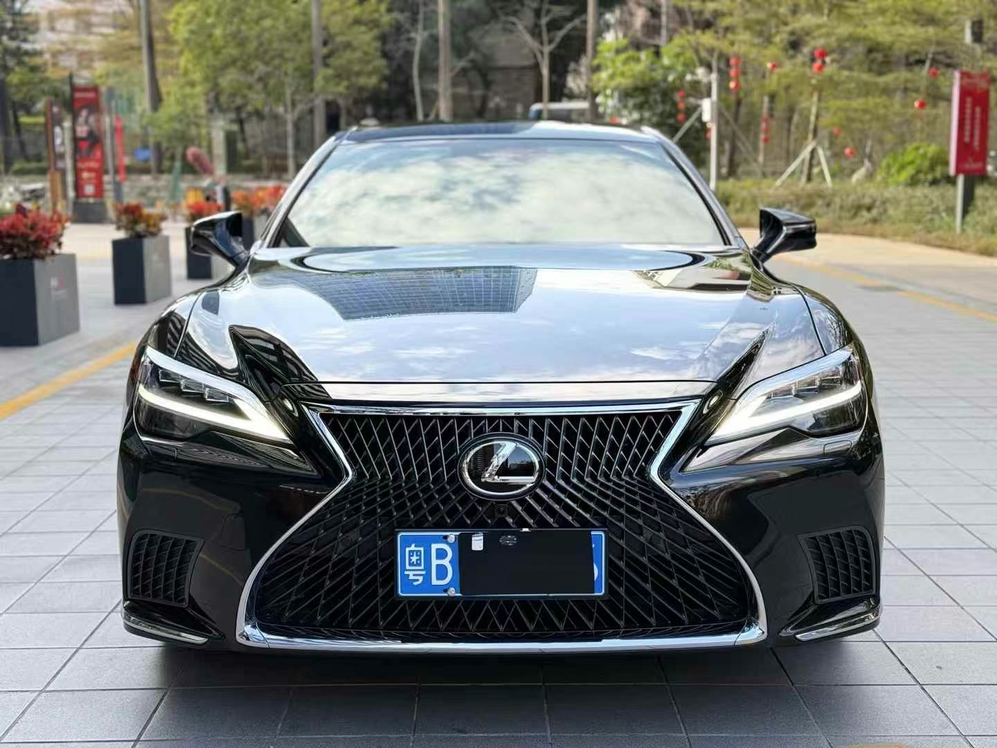 雷克萨斯LS500h油电混合 2024年上牌 粤B抵押车 背户车 债权车 半价车 带深圳牌永久使用